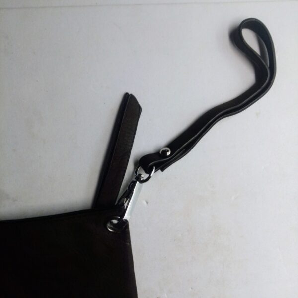 Pochette pelle marrone vintage unisex dettaglio laccio e cerniera