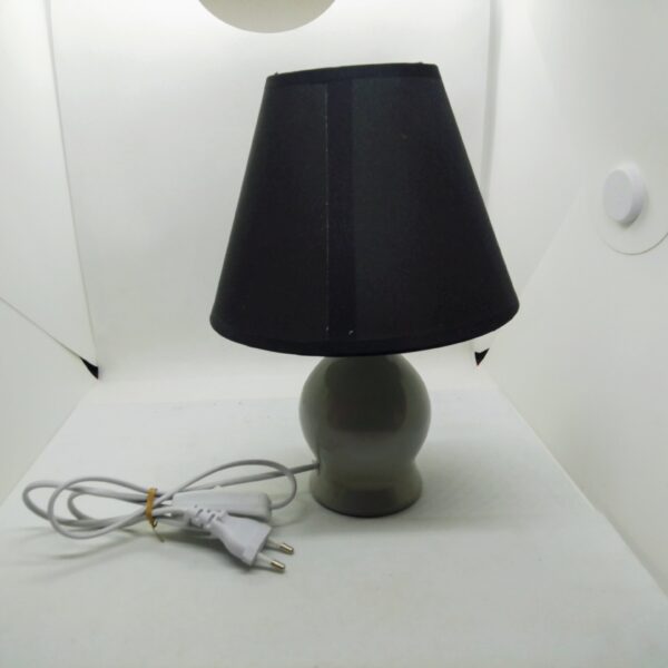 Lampada da tavolo scrivania abat jour ikea grigia luce calda lato destro